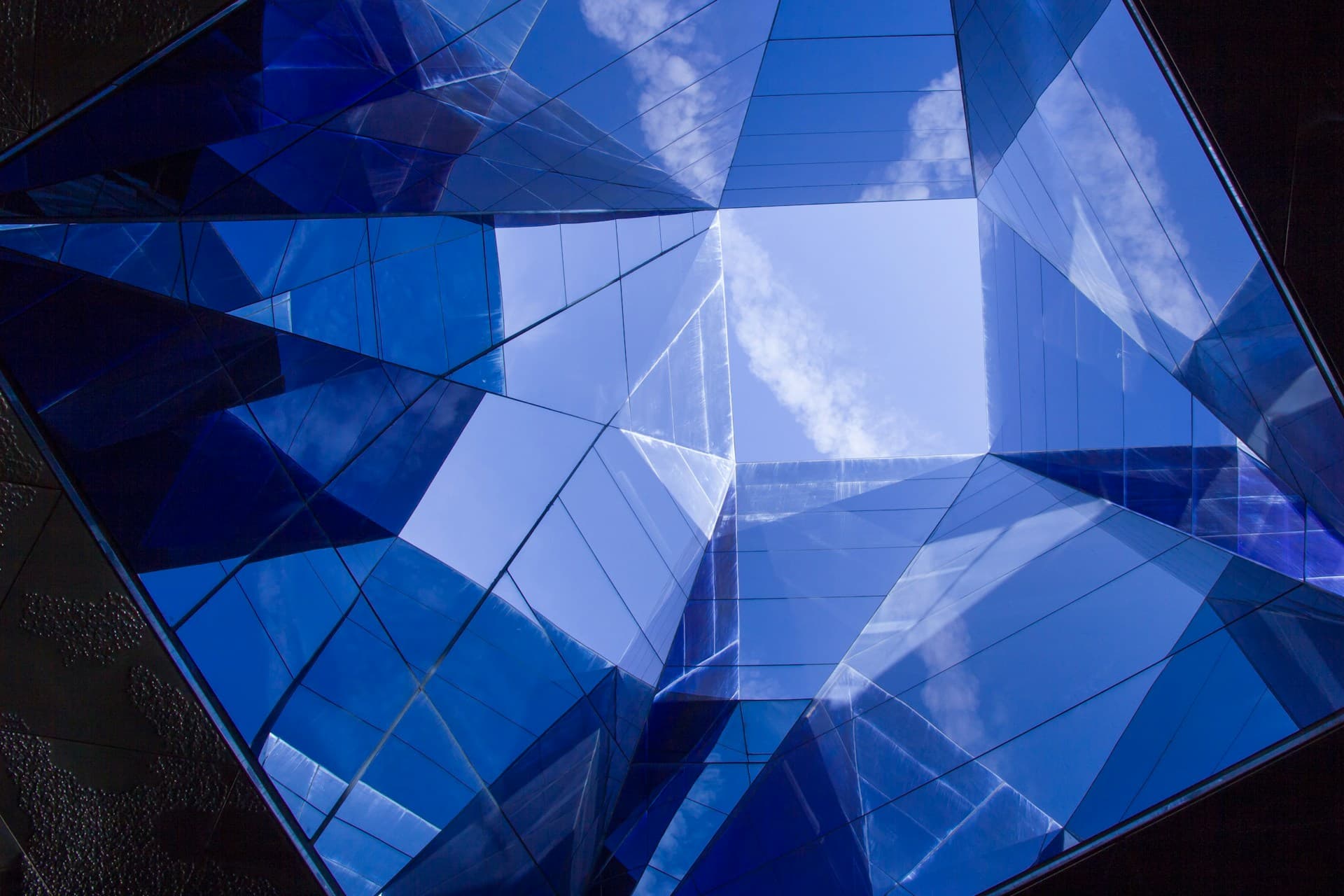 isaac-quesada-YjeLQeWxcGk-unsplash